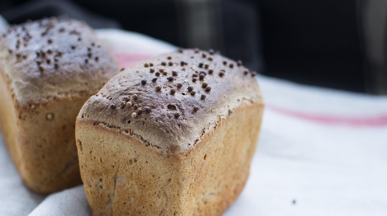 Bezlepkový chléb z domácí pekárny