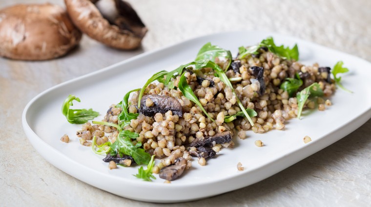 Houbová  pohanka s rukolou