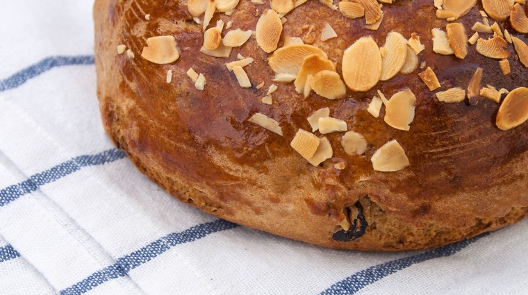 Ořechový mazanec ze špaldové mouky