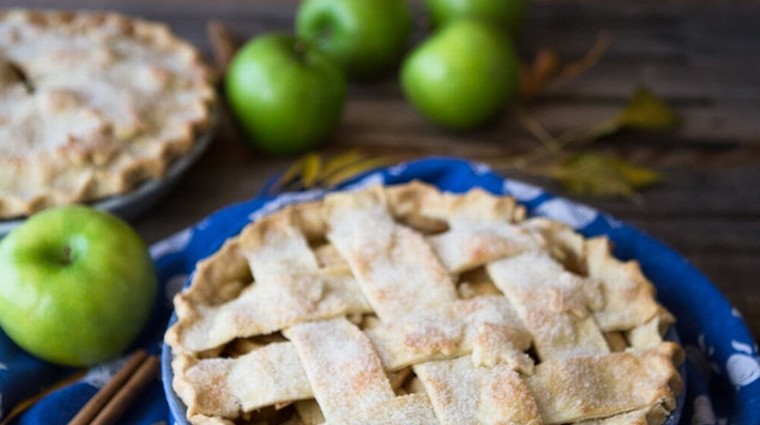 Jablkový koláč ze špaldové mouky