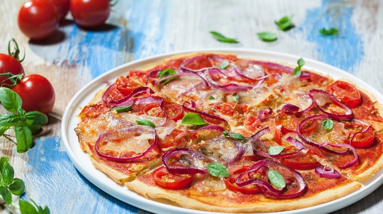 Pizza z cizrnové mouky