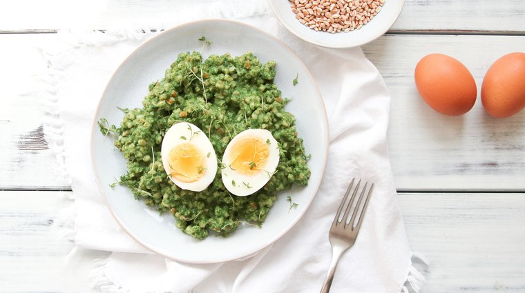 Krupoto se špenátem a vejci