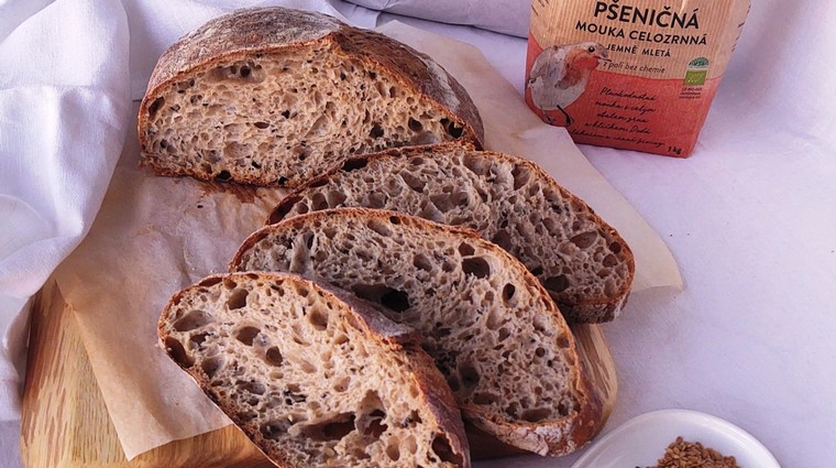 Kváskový semínkový chléb