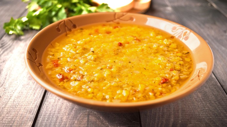 Polévka z červené čočky s mrkví